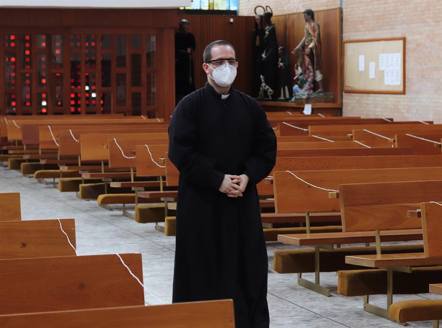 El sacerdote mexicano al que el Covid-19 casi quita la vida por expiar la de otros