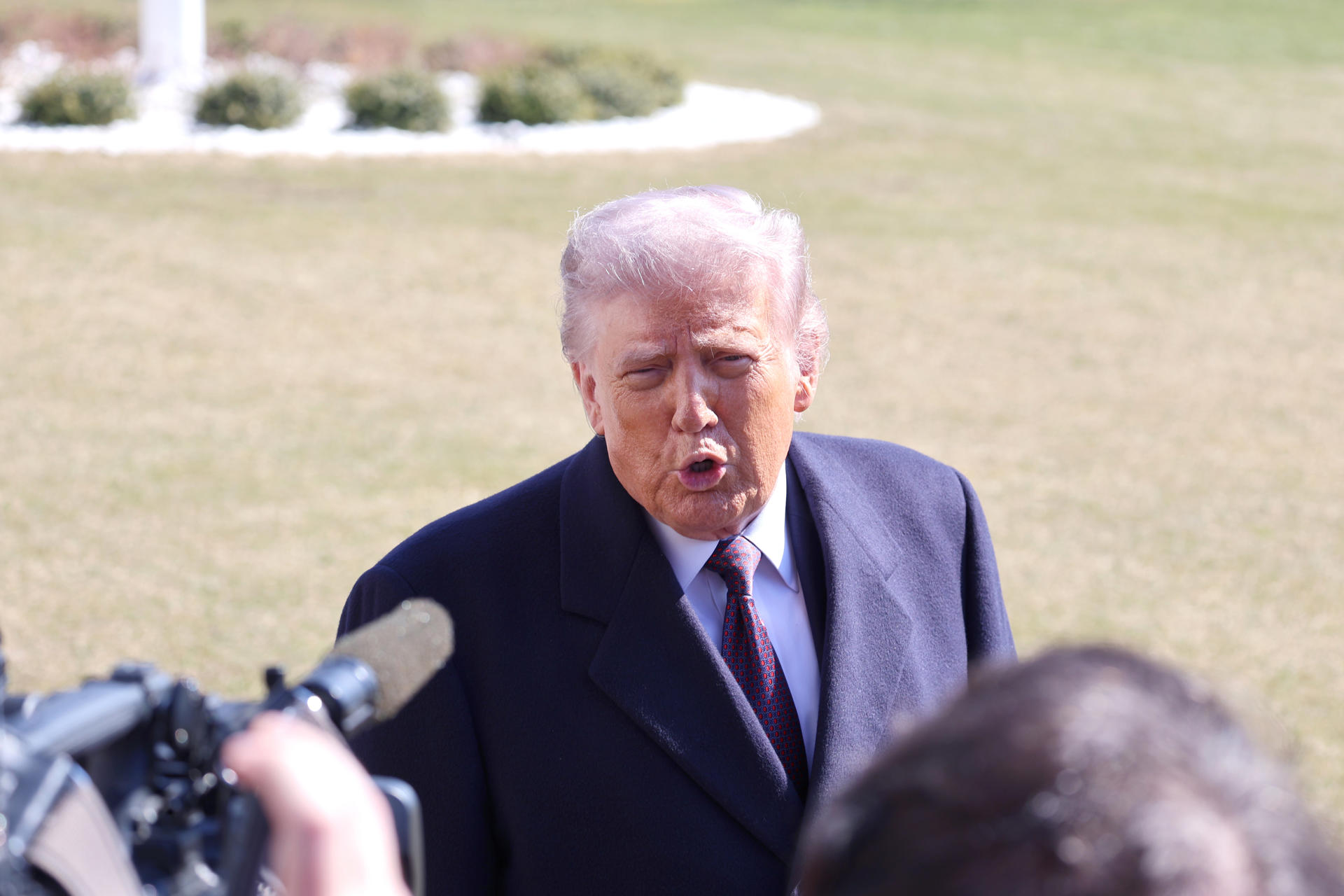 Trump: «hay una operación masiva en marcha» para «aniquilar» al régimen iraní