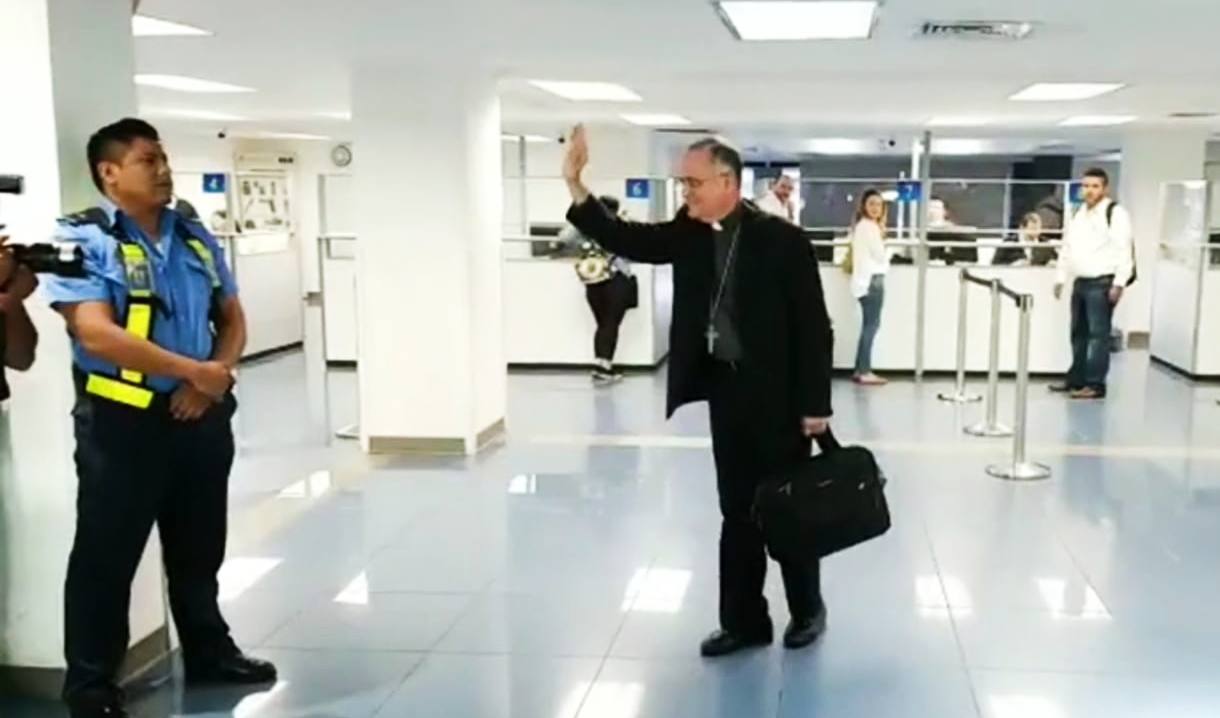 Báez se despide llorando y “con el corazón hecho pedazos”