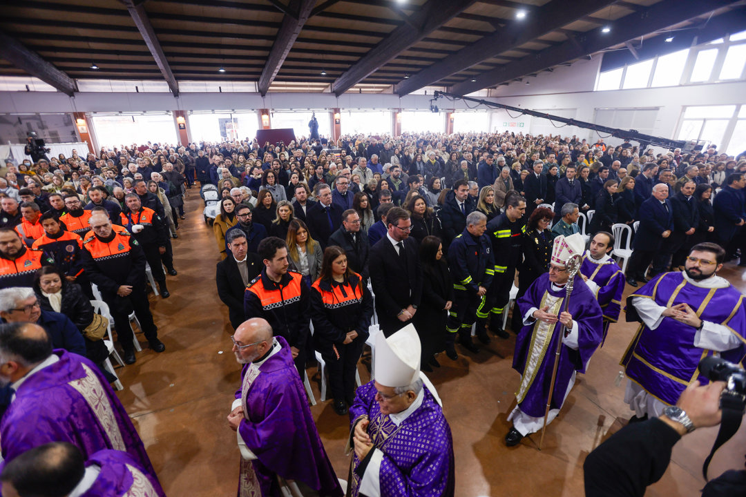 Zona cero del accidente ferroviario en sur de España se vuelca en funeral por las víctimas