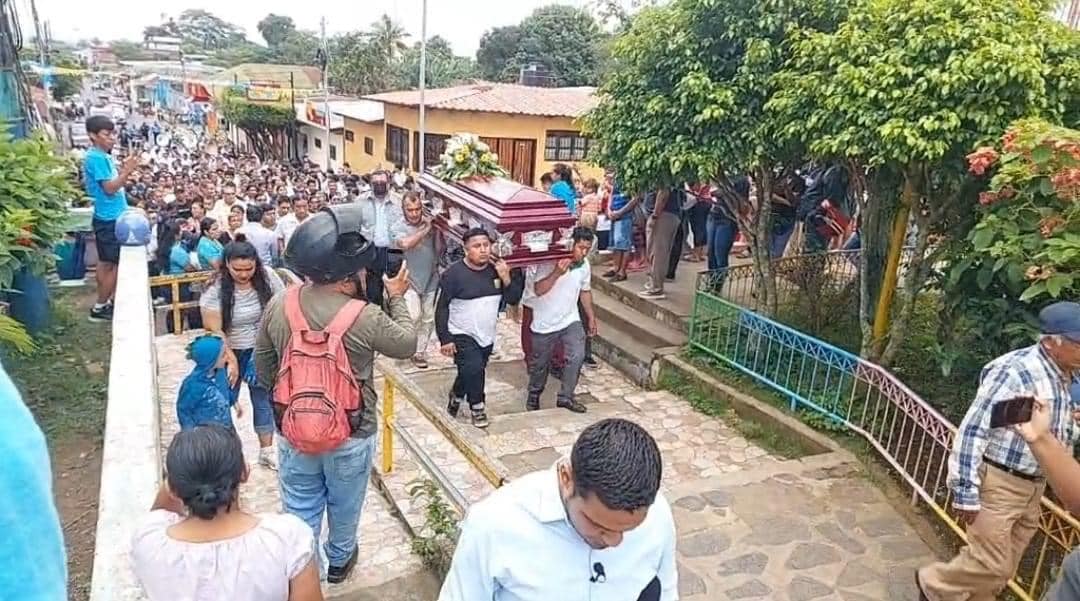 Multitudinaria despedida a Hollman Gaitán, el niño asesinado en Catarina