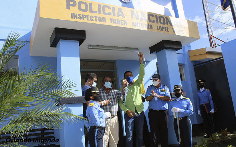 Policía inaugura estación «Faber López», cuya madre acusa a la institución de asesinarlo