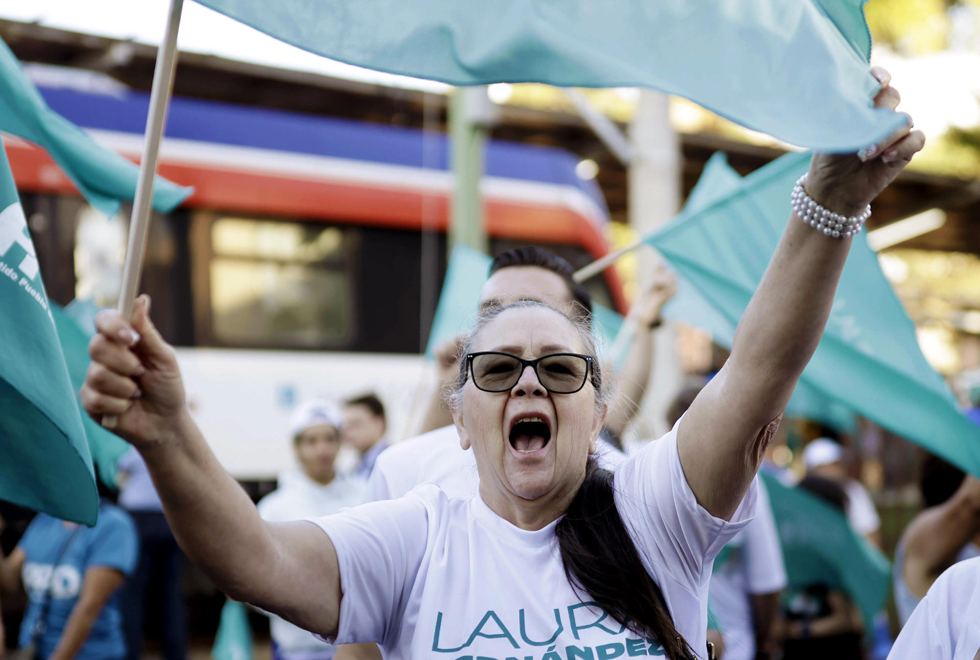 Los costarricenses acudirán a votar por la continuidad o una de las 19 opciones políticas