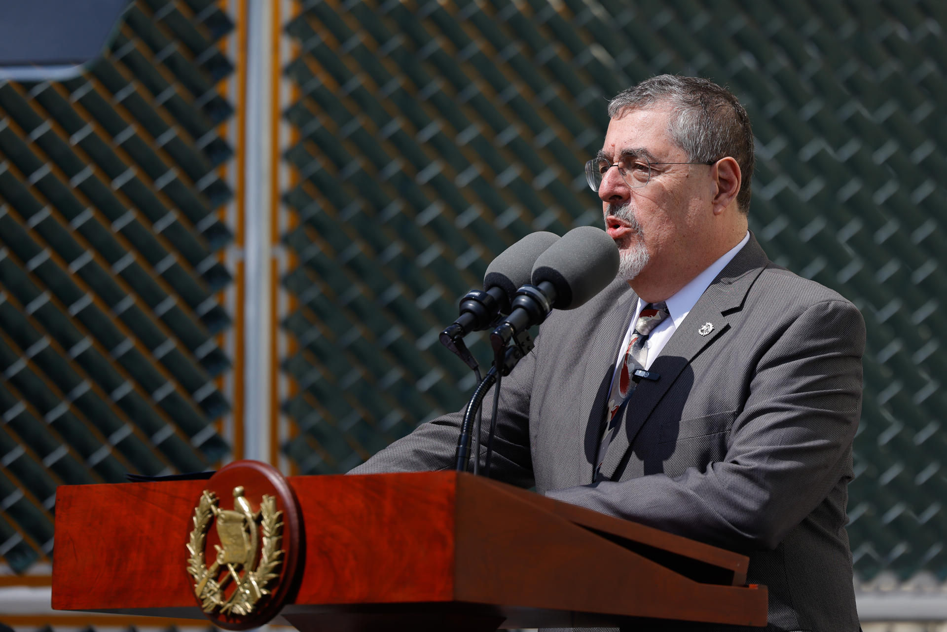 El presidente de Guatemala buscará modificar la ley para poder remover a la fiscal general