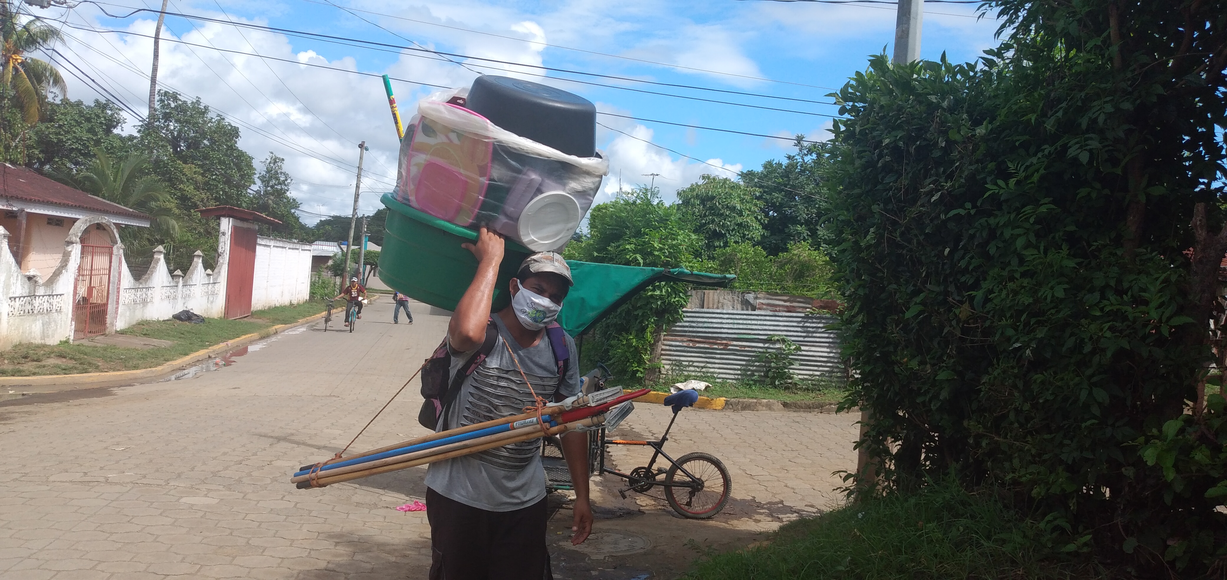 Nicaragüenses sortean el Covid-19 y el hambre