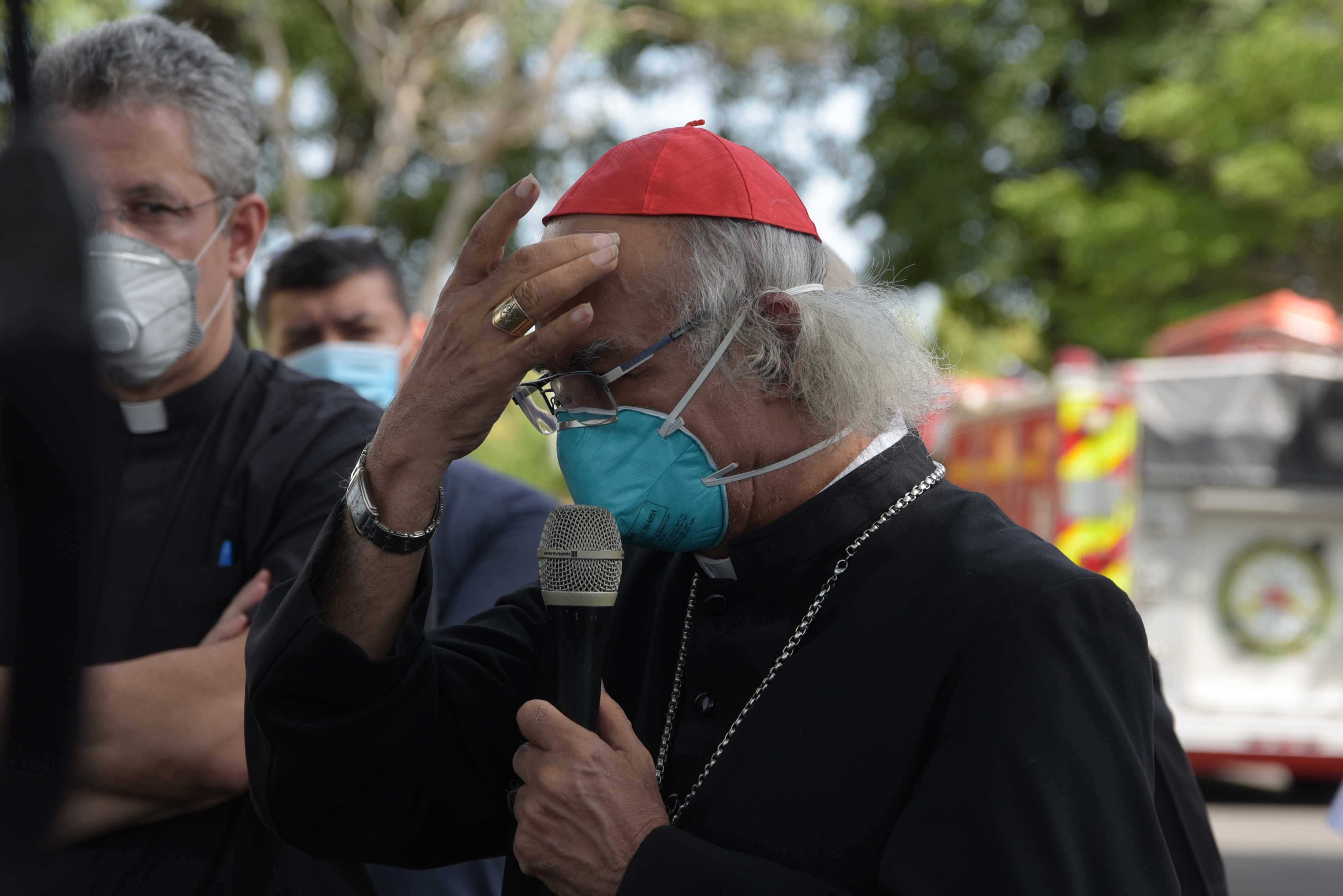 La visita del cardenal Brenes a la Catedral, tras el atentado terrorista