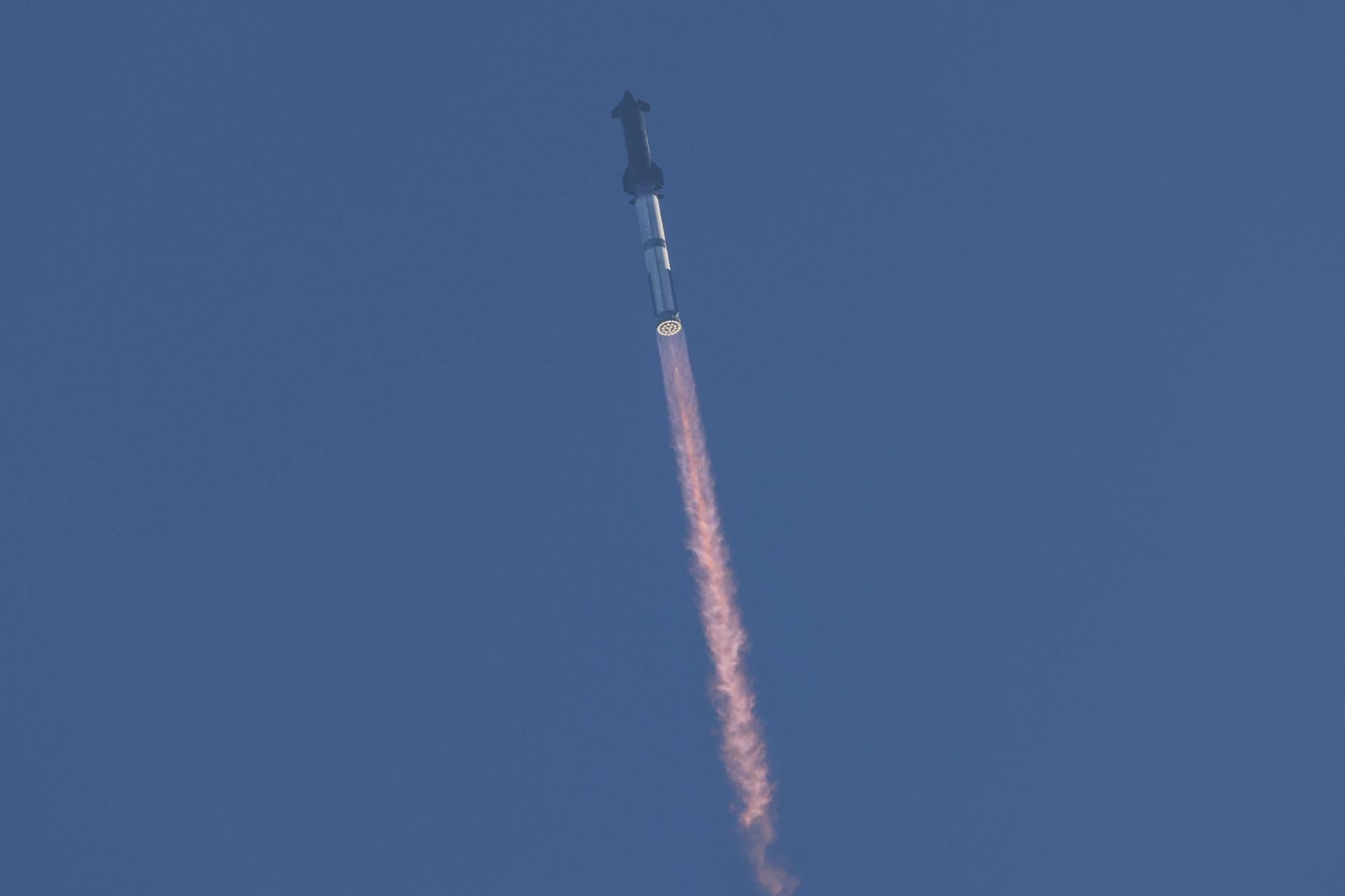 SpaceX finaliza la sexta prueba del Starship, con Musk y Trump en la audiencia