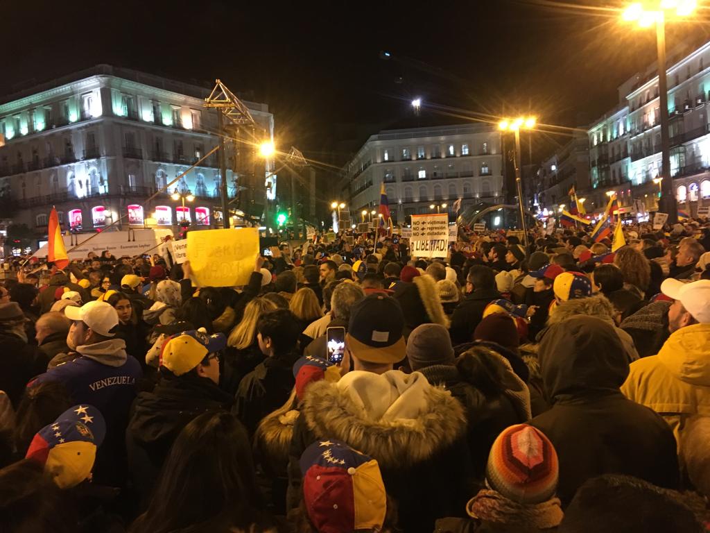 Venezolanos gritan en España: “Fuera Maduro”