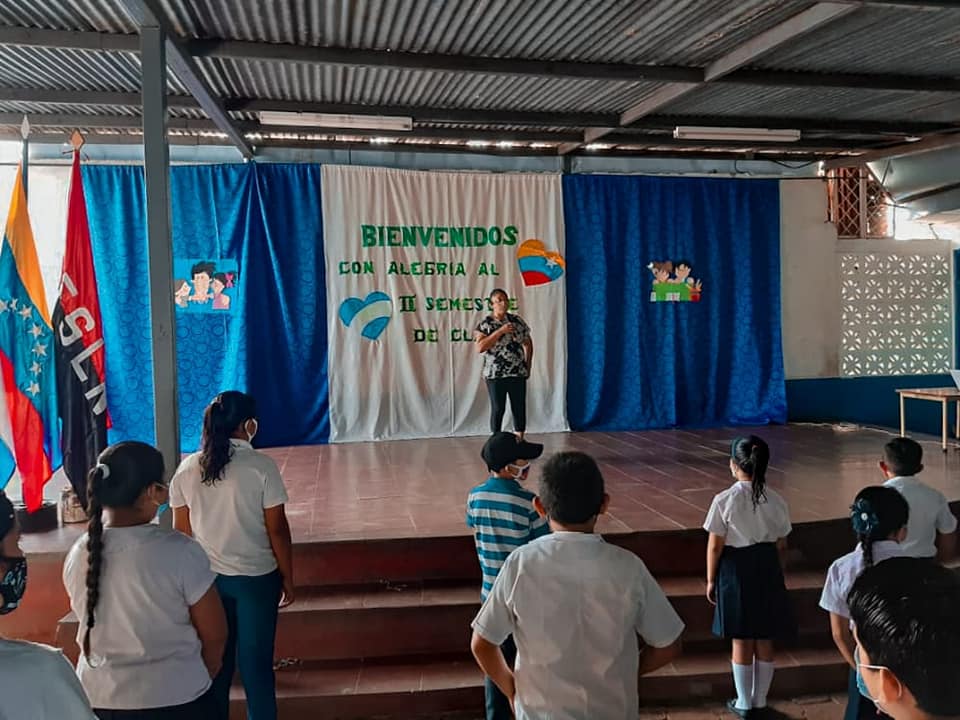 Mined obliga a maestra con Covid-19 a seguir impartiendo clases en Masaya