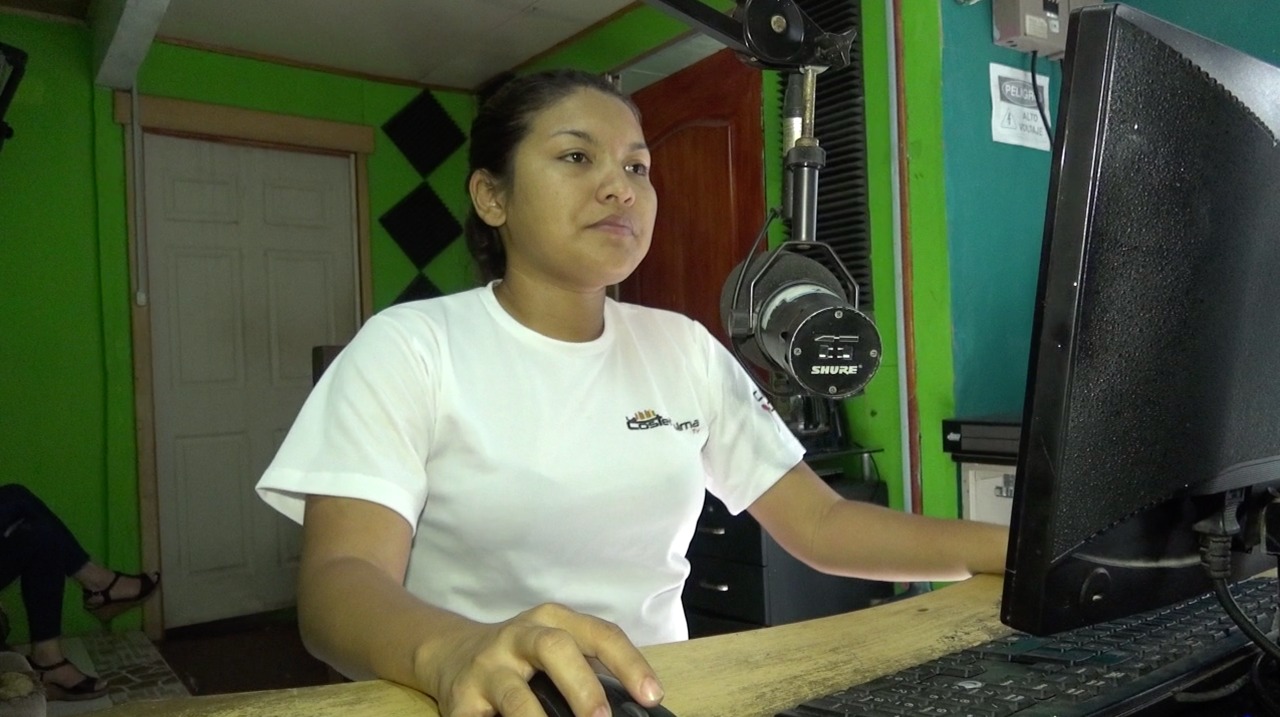 Jueza amenaza con declarar en rebeldía a periodista Kalúa Salazar de La Costeñísima