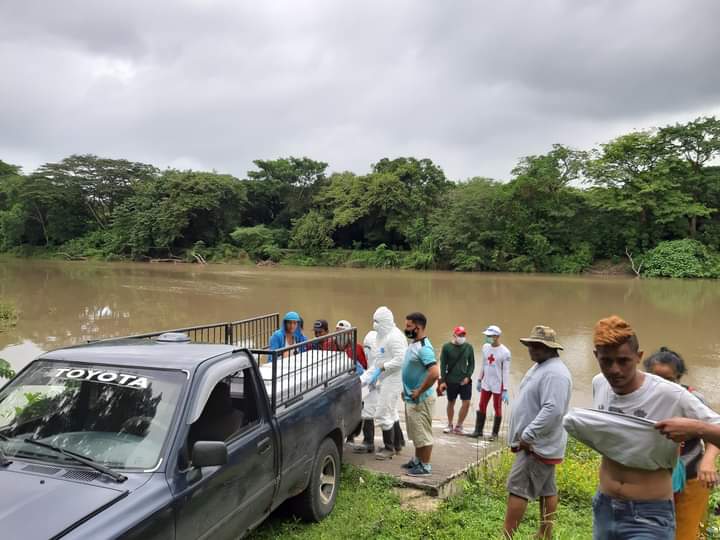 Rescatan cuerpo de joven que se ahogó al intentar cruzar a Costa Rica a través de un río crecido por lluvias