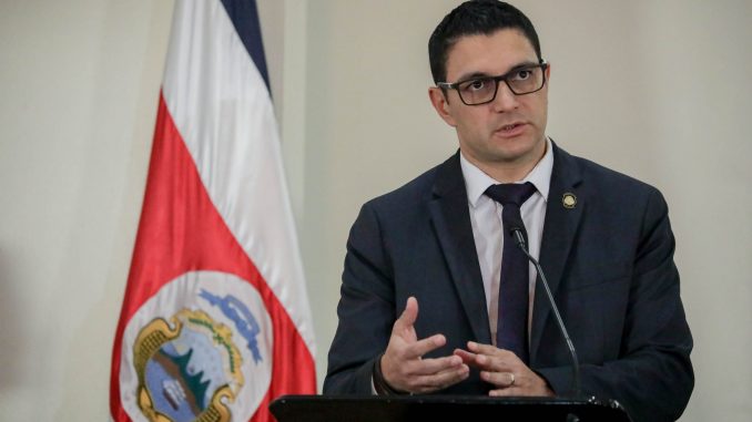Ministro de Salud de Costa Rica aislado por contacto con caso de Covid-19