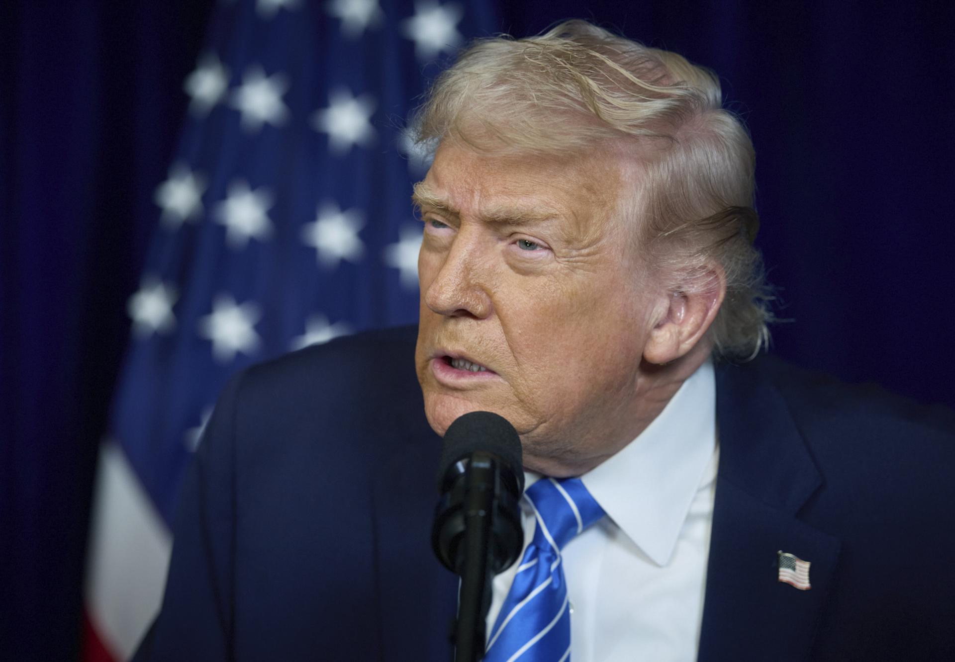 Trump dice que Venezuela entregará entre 30 a 50 millones de barriles de petróleo a EE.UU.