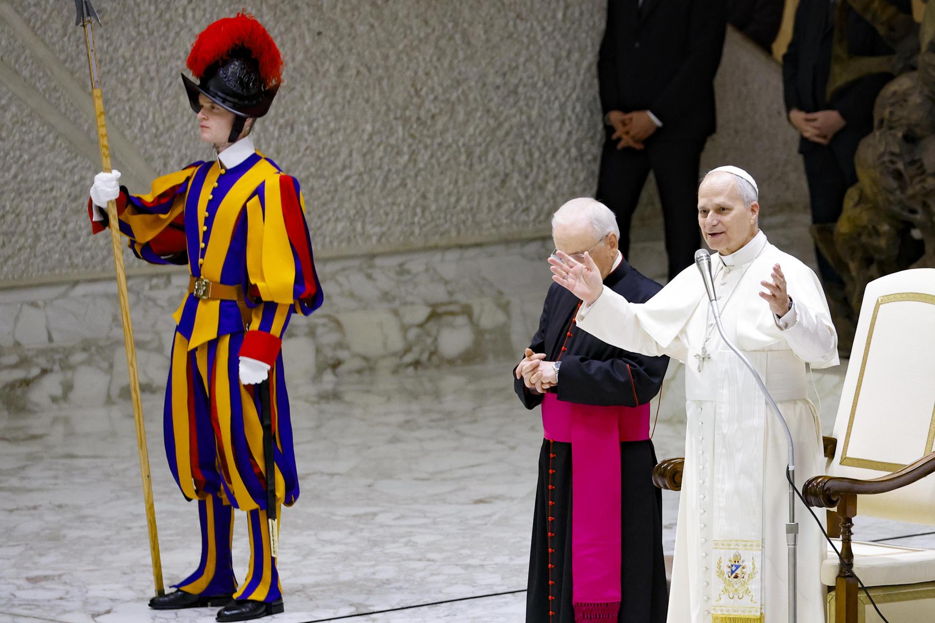 El papa lamenta ante los cardenales que la Iglesia «cerrase la puerta» a víctimas de abuso