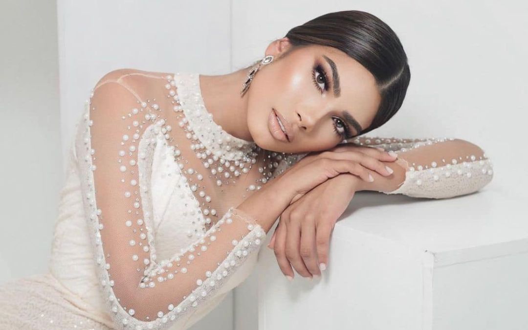 Geyssell García recibe la banda que la acredita como Miss Universo Nicaragua 2024