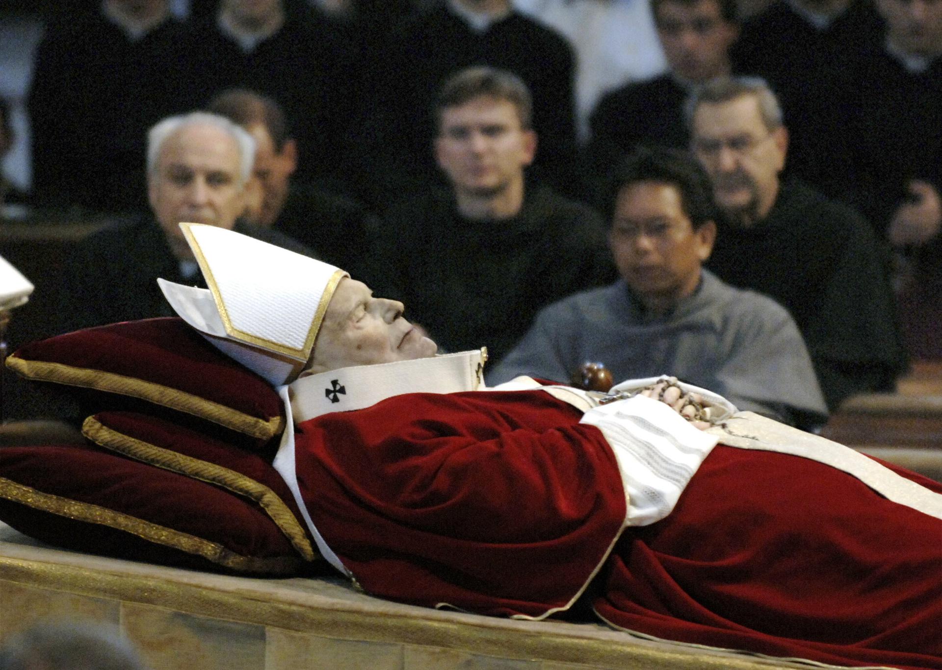 El Vaticano conmemora a Juan Pablo II veinte años después de su muerte, pero sin Francisco