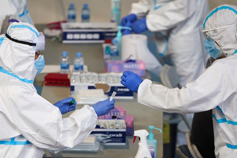 La OMS eleva a 4 millones la cifra de personal médico afectado por el coronavirus en el mundo
