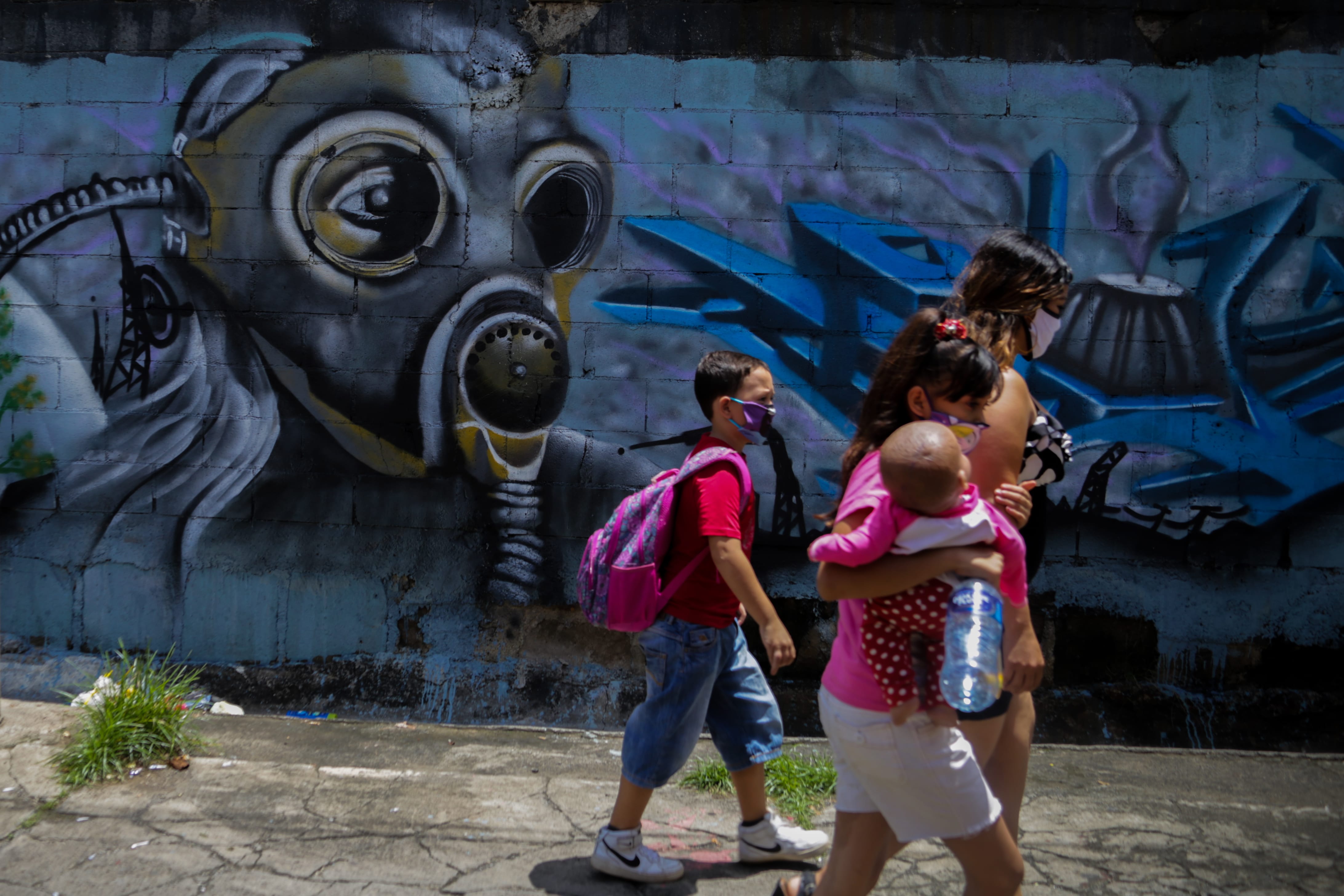 La pandemia negada: Seis meses de miedo, muerte y secretismo