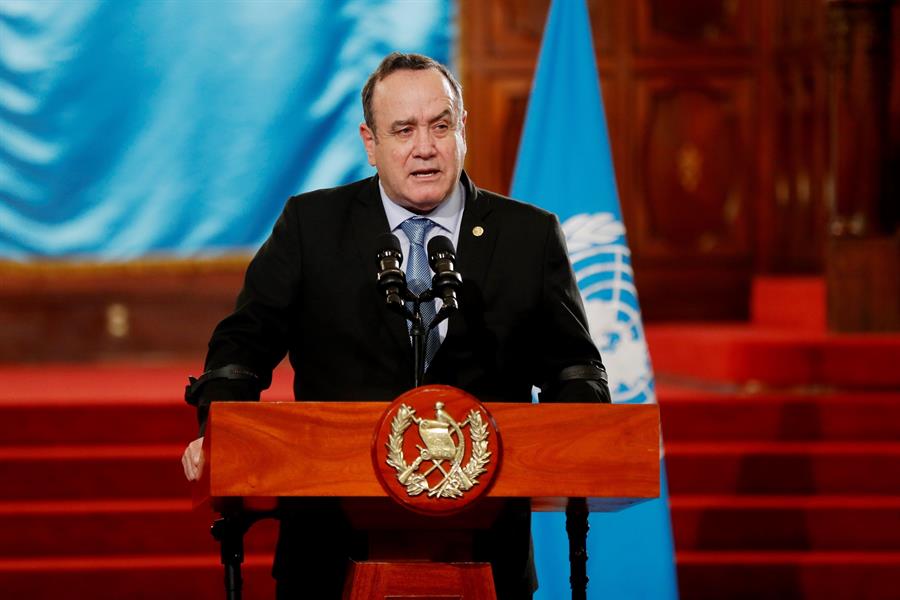 Presidente de Guatemala se reporta estable de salud pese al Covid-19