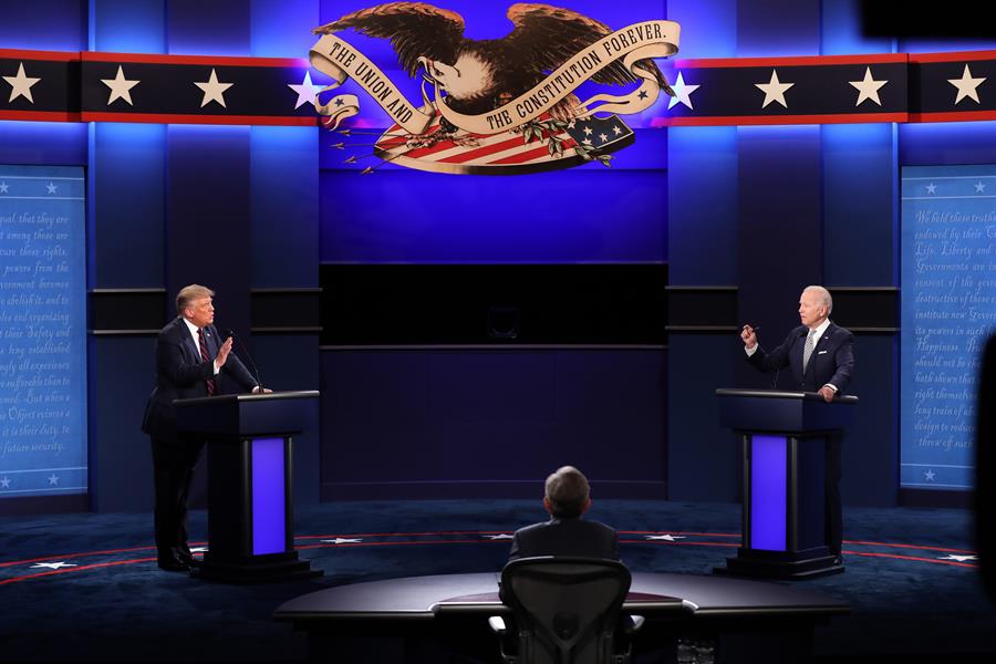 Caótico y agrio, debate Trump-Biden es el peor de la historia: «Es difícil poder pronunciar palabra con este payaso»