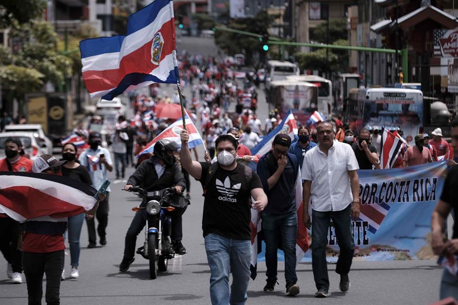 Tranques y protestas en Costa Rica por negociación con el FMI que incluye nuevos impuestos