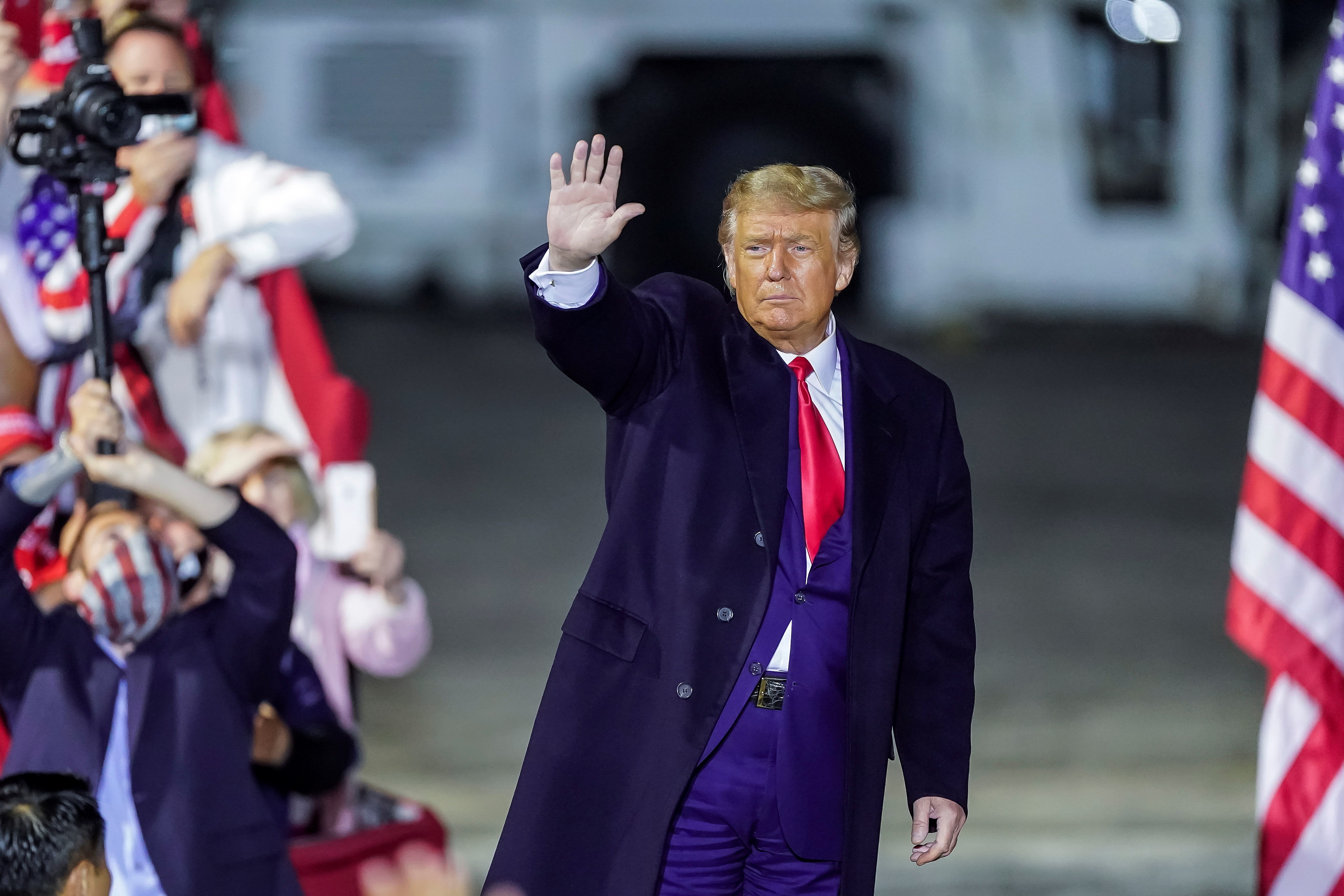 Donald Trump y su esposa se contagian con el Covid-19