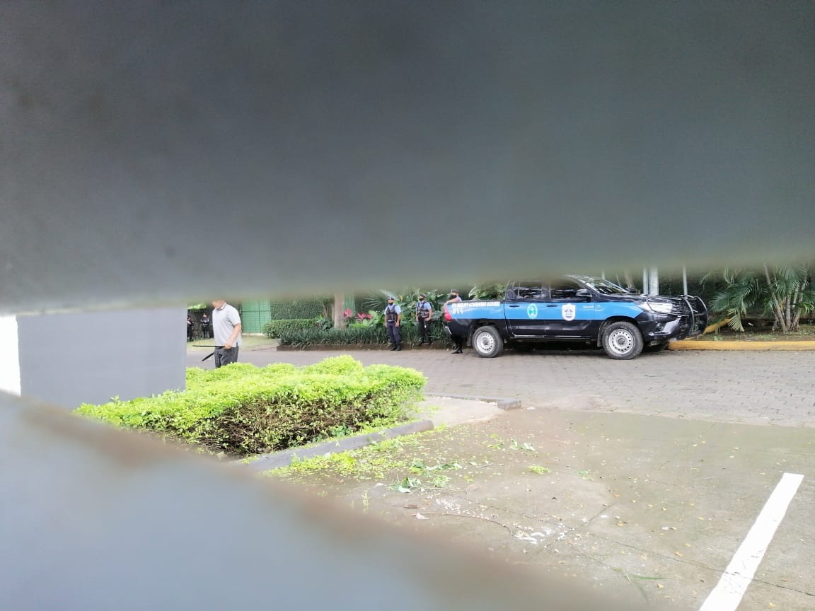 Policía Orteguista asedia a madres de presos políticos en Managua