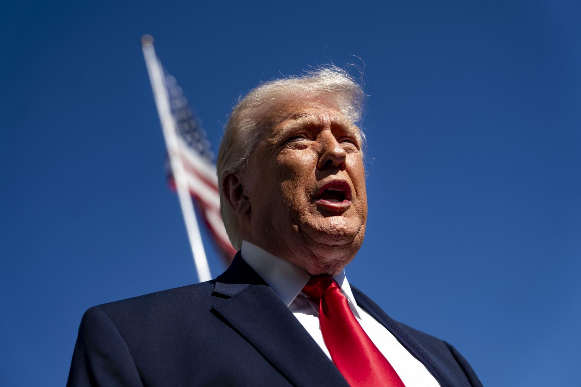 Trump dice que bloqueará el estrecho de Ormuz y acusa a Irán de mantener su plan nuclear