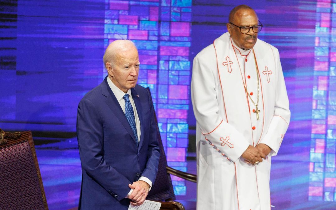 Biden bromea sobre su edad y dice que el mundo mira a EE.UU. para que guíe sus esperanzas