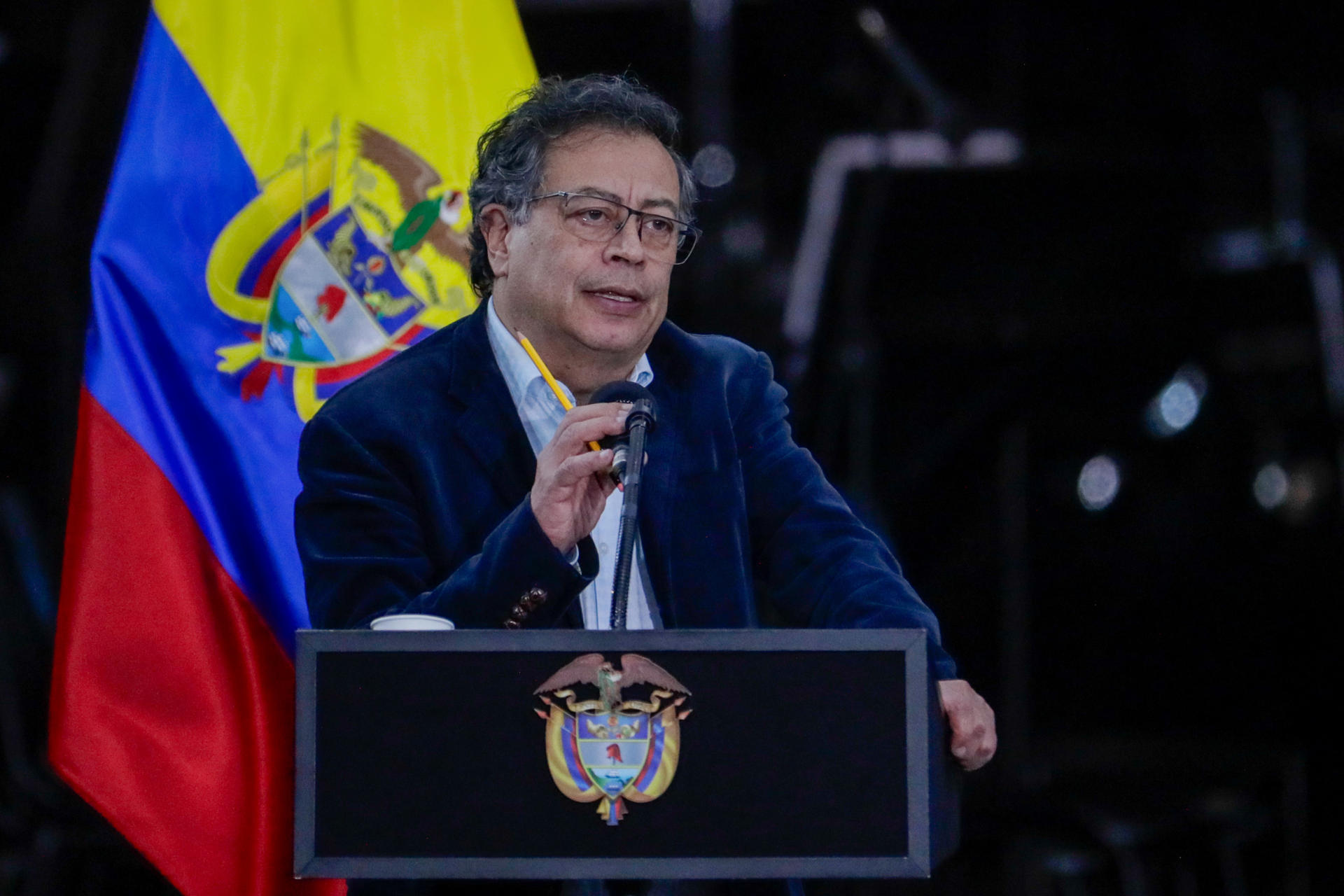 Petro ofrece el avión presidencial para retorno de migrantes de EEUU y convoca a la Celac