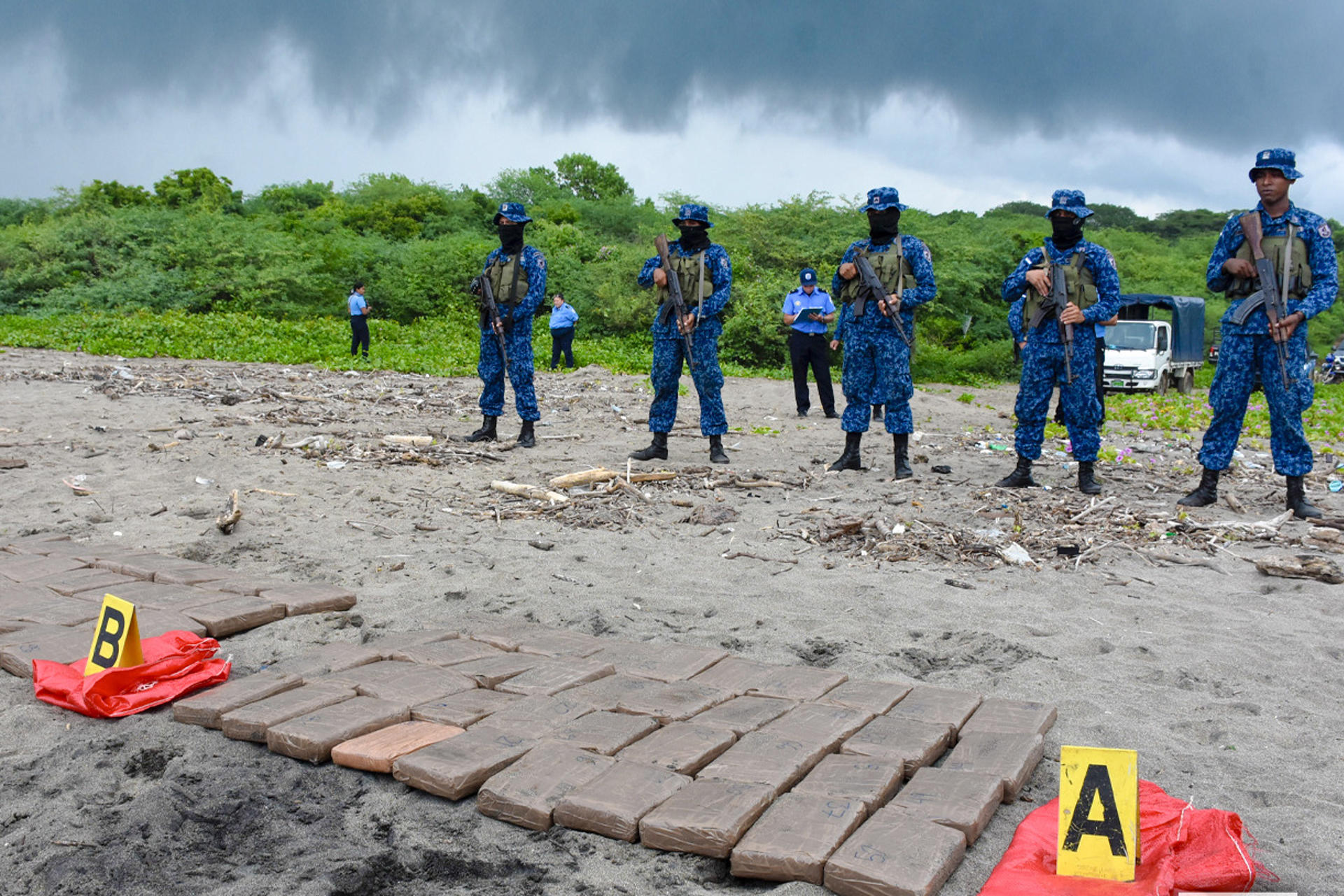 La Fuerza Naval incautó 80 paquetes de cocaína, sin detenidos