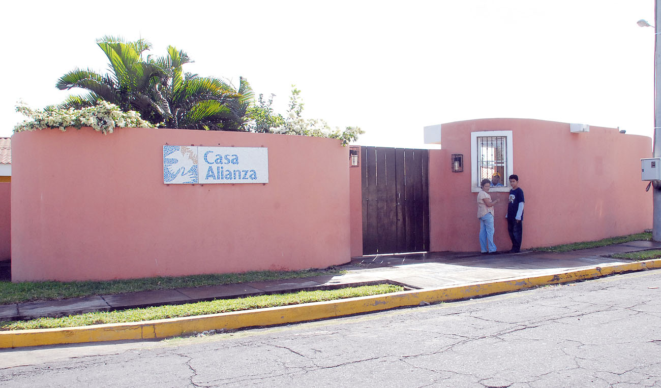 Ministerio de la Familia ordena cierre de centros de Casa Alianza y deja a más menores indefensos