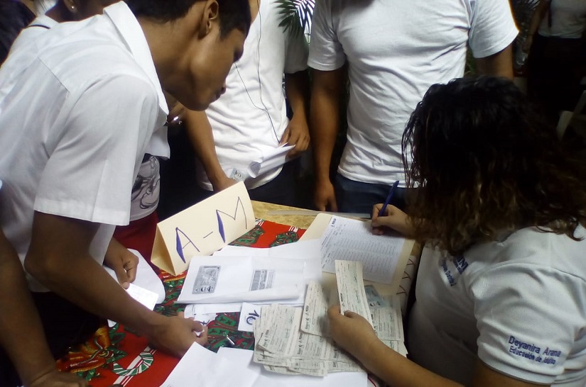 Bachilleres: «Por un bono de C$1,000 no le debemos ningún favor al Gobierno»