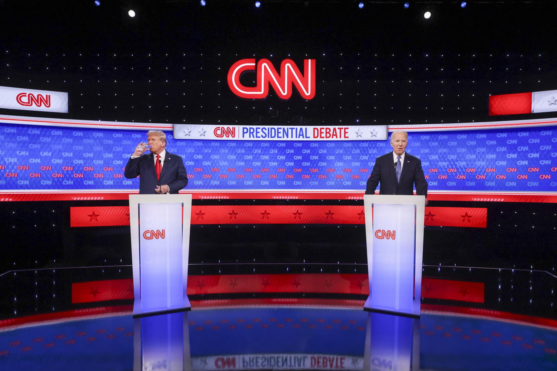 Trump, agresivo y confiado, carga contra un titubeante Biden en un debate decisivo