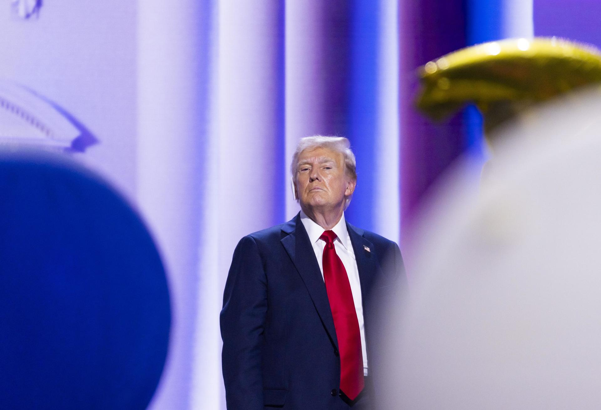 Trump perdió oportunidad de atraer indecisos en discurso de la convención, dicen analistas