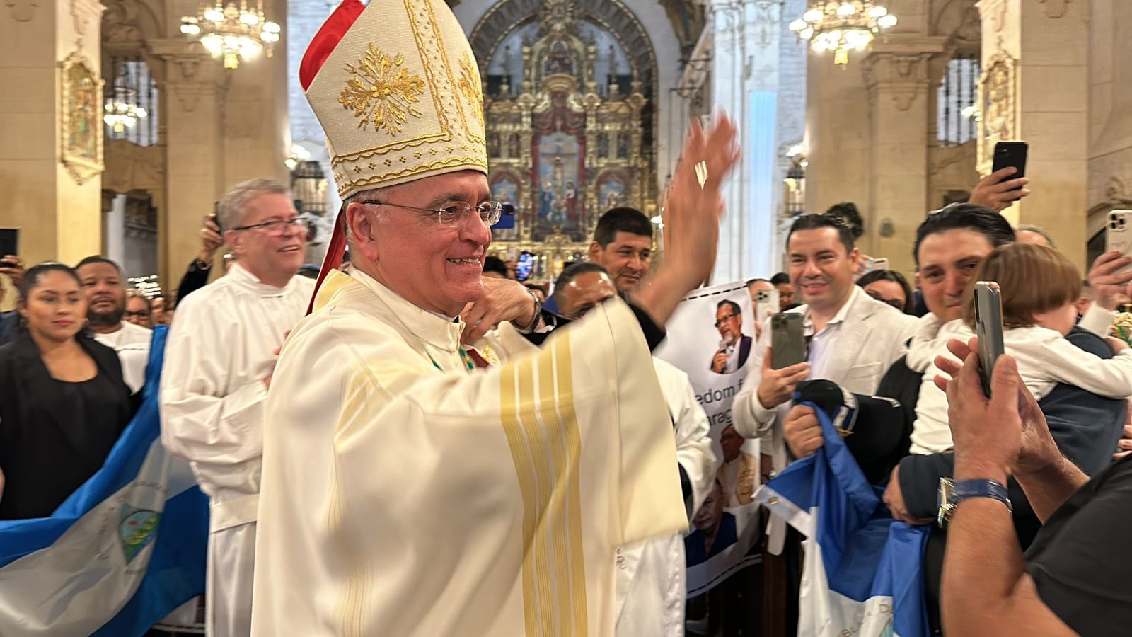 Monseñor Silvio Báez condena prohibición de procesiones en Nicaragua