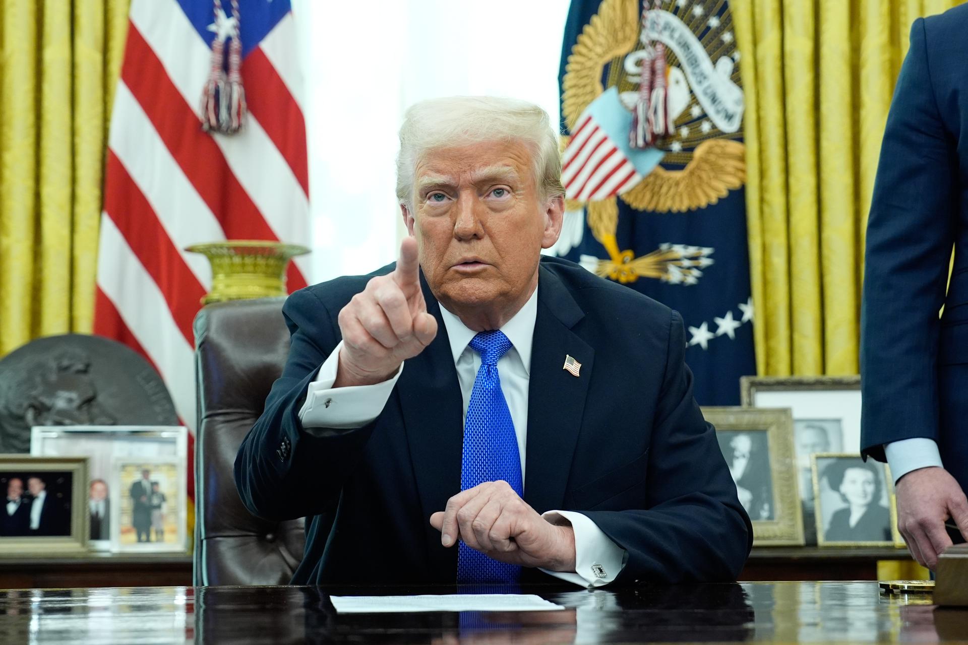 Donald Trump mantiene que impondrá aranceles en abril pero contempla «flexibilidad»