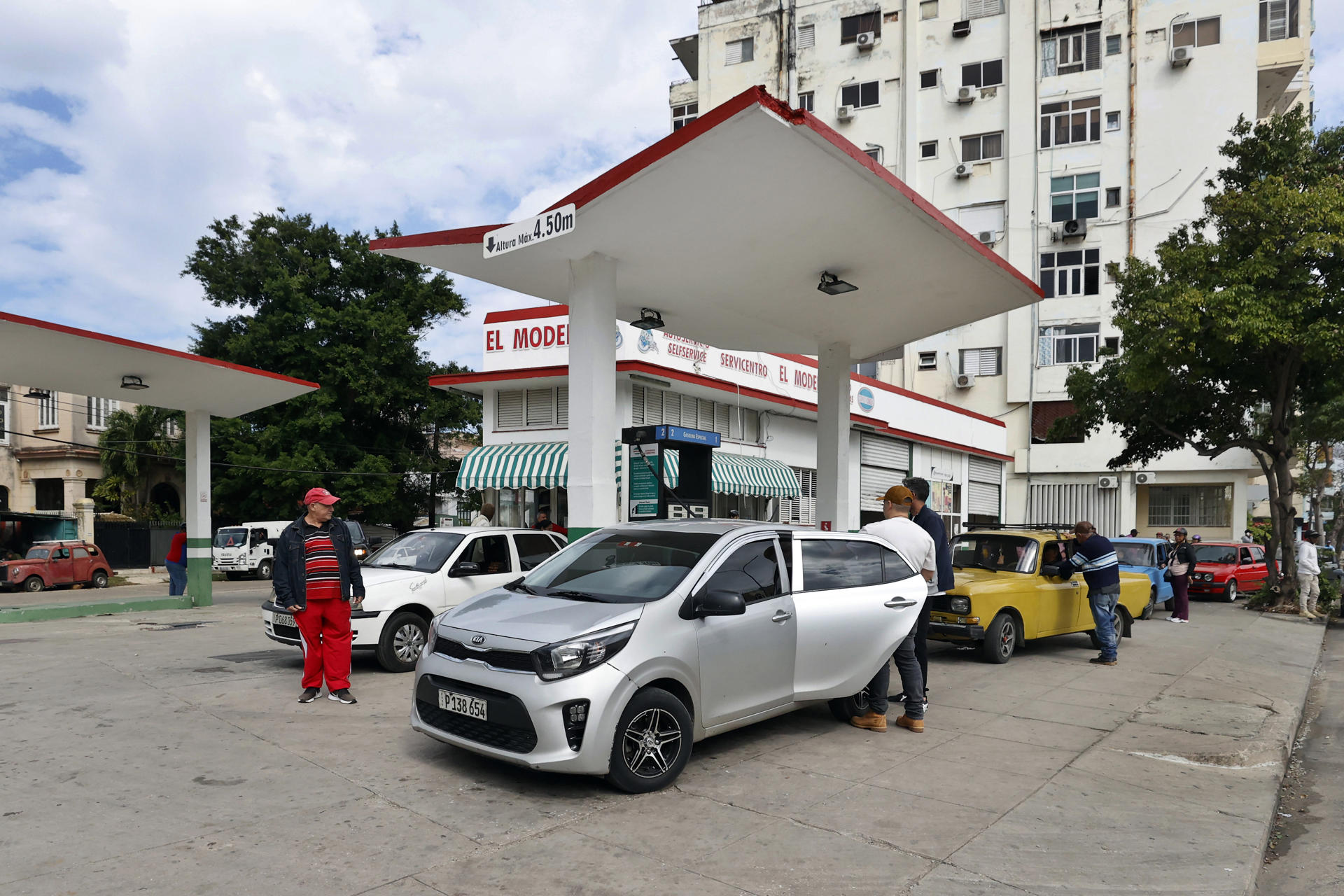 El sector privado en Cuba recibe ya combustible importado pese al asedio petrolero de EEUU