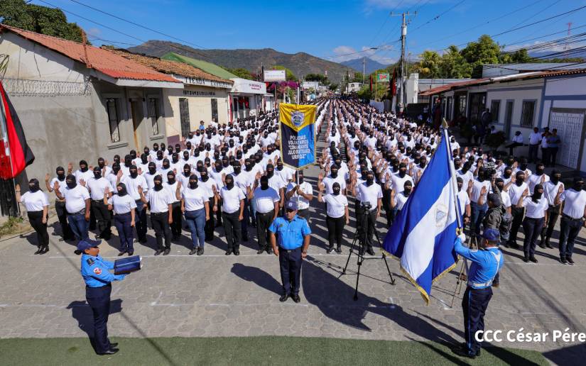 Francisco Díaz juramenta a 1,400 paramilitares encapuchados en Ocotal