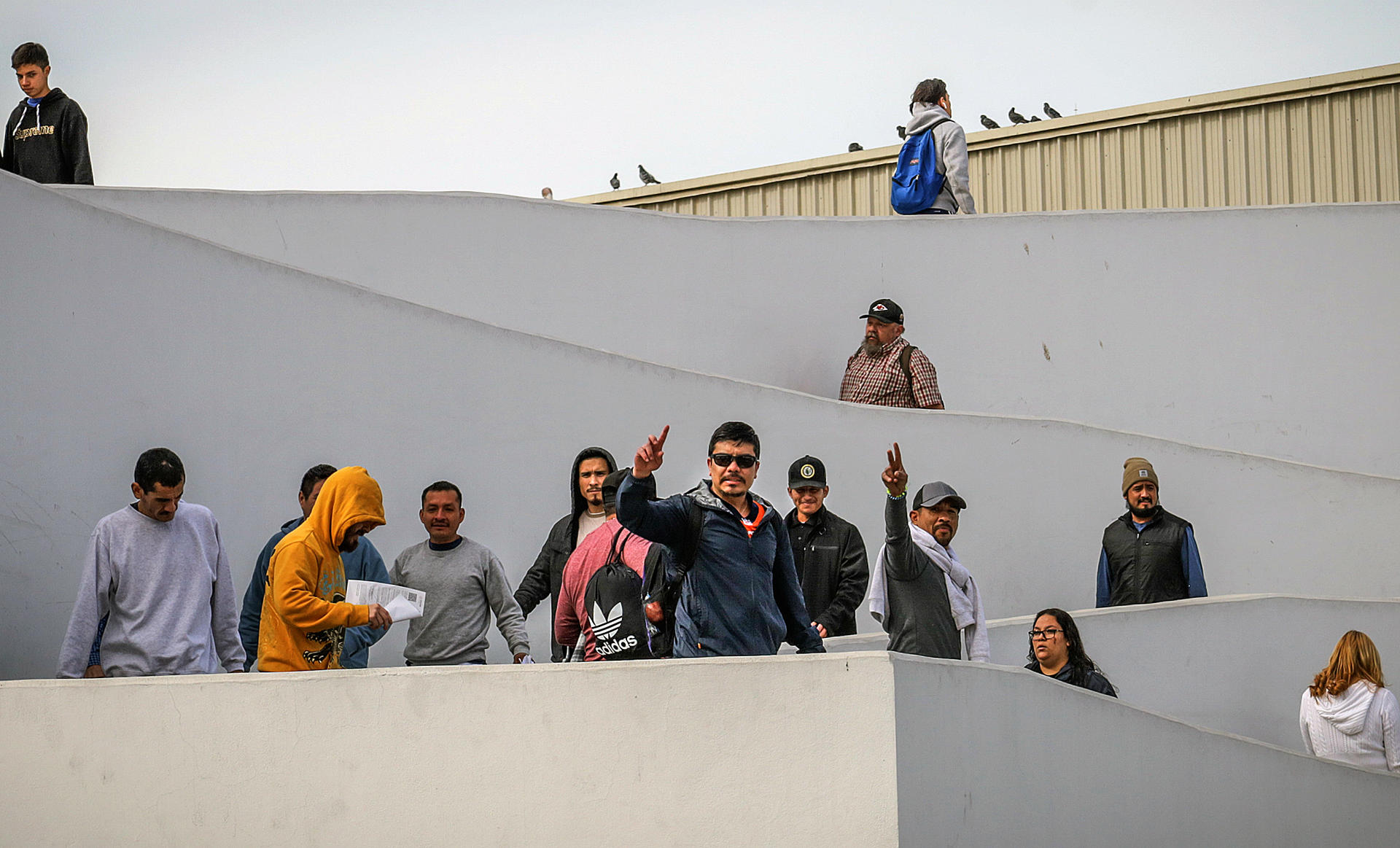 EE.UU. planea hacer centros de detención de inmigrantes en diez bases militares, según NPR