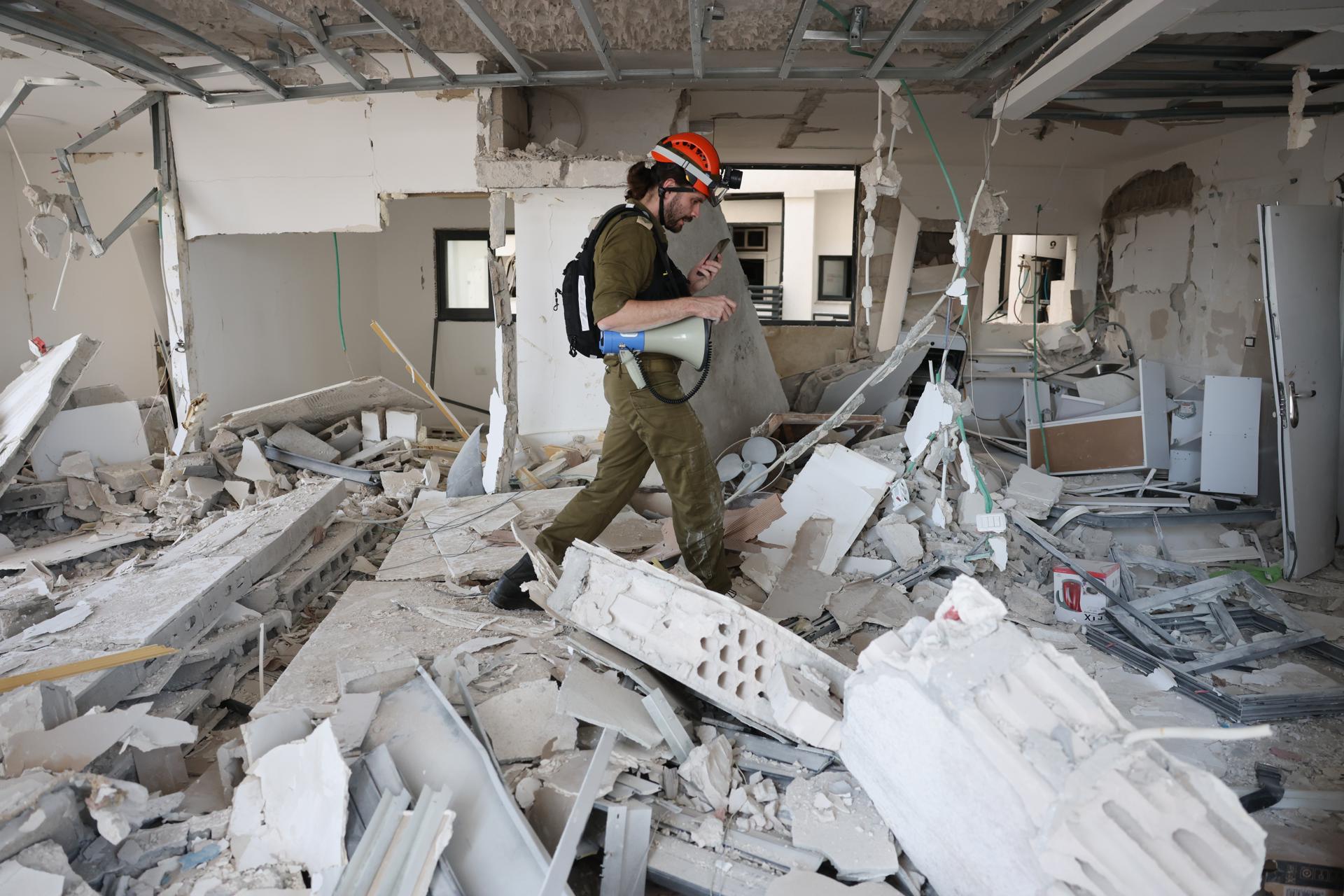 Los israelíes afectados por misiles de Irán: «Es una guerra terrible, pero necesaria»