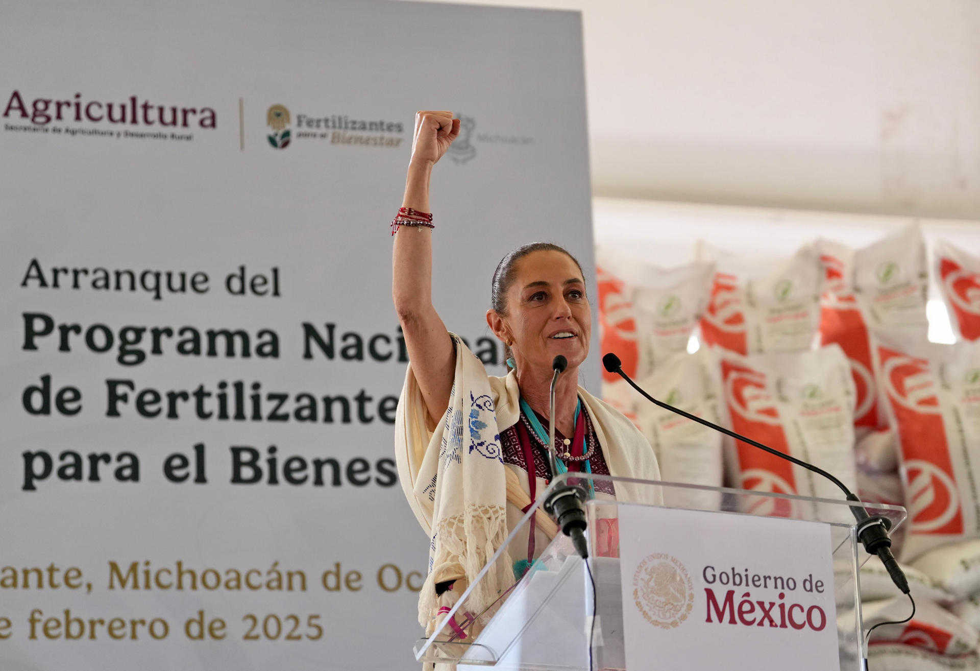 Sheinbaum reafirma apoyo a migrantes mexicanos en EE.UU. y destaca fortaleza de consulados