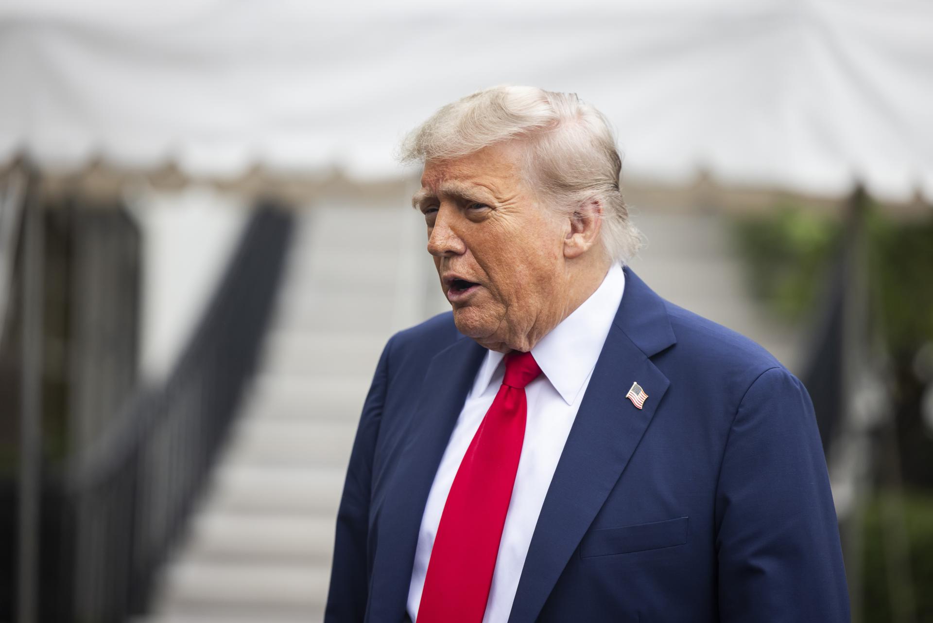 Trump dice que EE.UU. destruyó las instalaciones iraníes y critica a quienes lo cuestionan