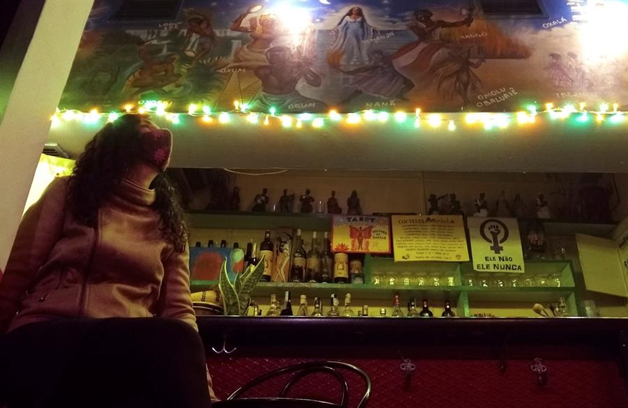 «Yo no cierro, yo abro»: la incertidumbre de los negocios latinos en España