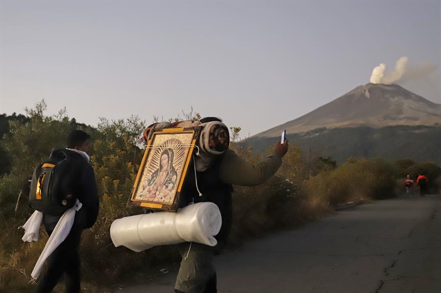 Feligreses de México comienzan su peregrinaje anual al templo de la Virgen de Guadalupe