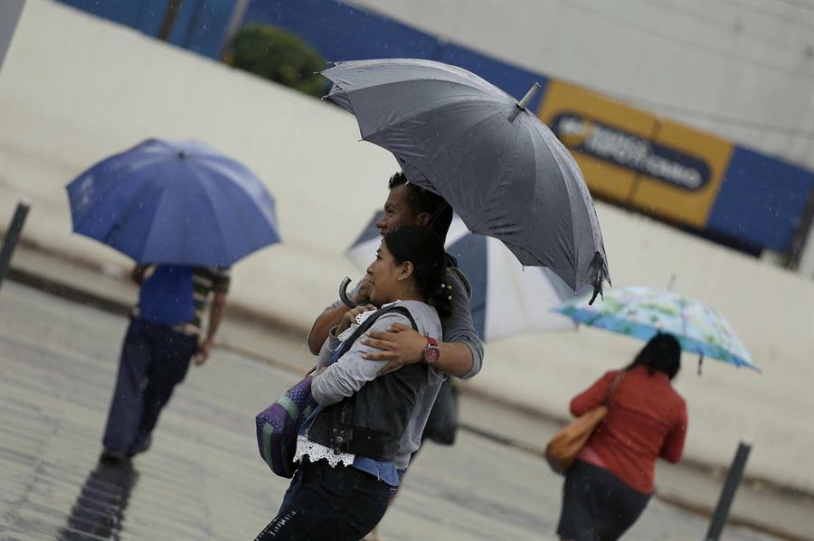 Al menos 6 muertos por deslizamiento de tierra en El Salvador