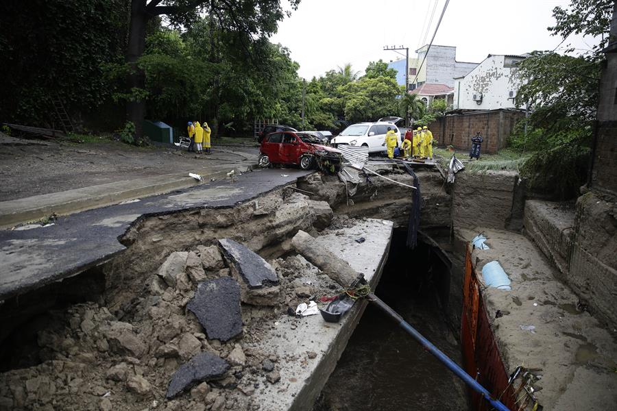 El Salvador también activa alerta amarilla por influencia de tormenta Eta
