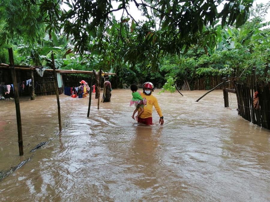 Honduras decreta alerta roja en cinco departamentos por el huracán Eta