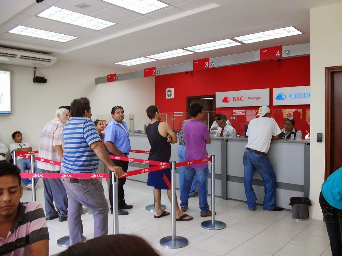Hacienda amenaza con sanciones a bancos que se sumen al paro