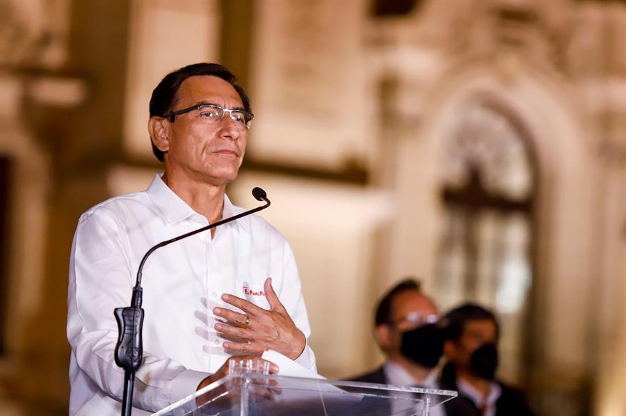 Presidente de Perú acepta su destitución y deja el Palacio de Gobierno